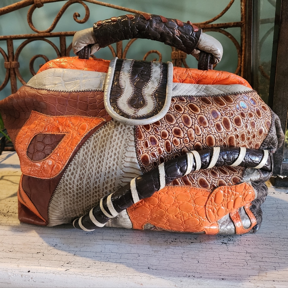 - RARE Stunning Vintage Leather Doc Bag/Purse